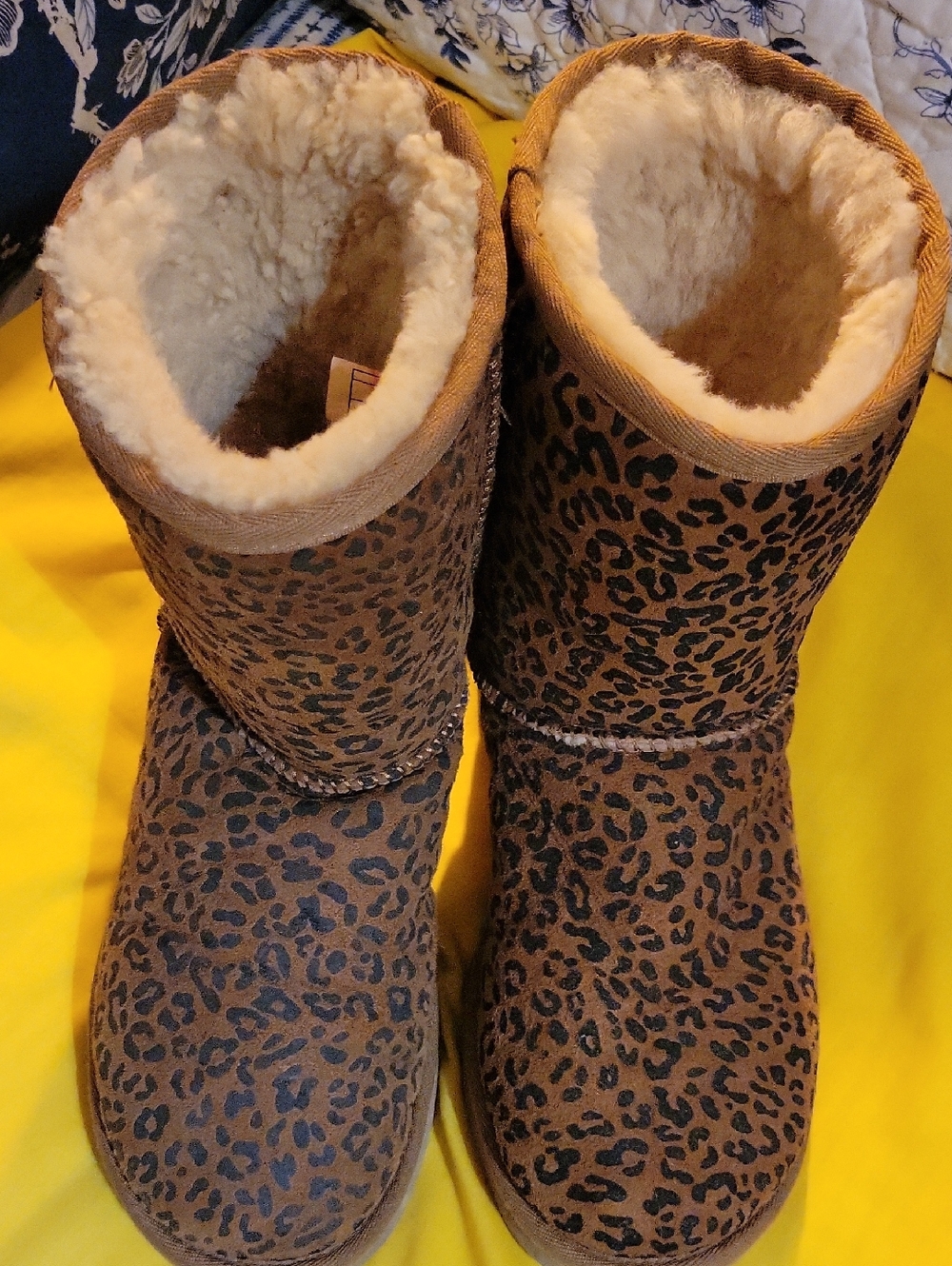 UGG Cheetah print boots w sheepskin lining, Size7 - Picture 4 of 10